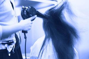 髪のトラブルを改善する長浜市の美容室